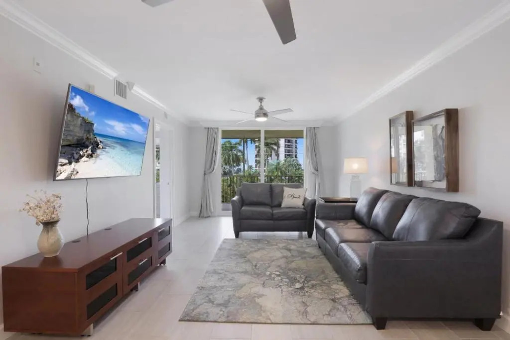 Completely Remodeled 2 Bed 2 Bath I Block Away From Free Beach Access