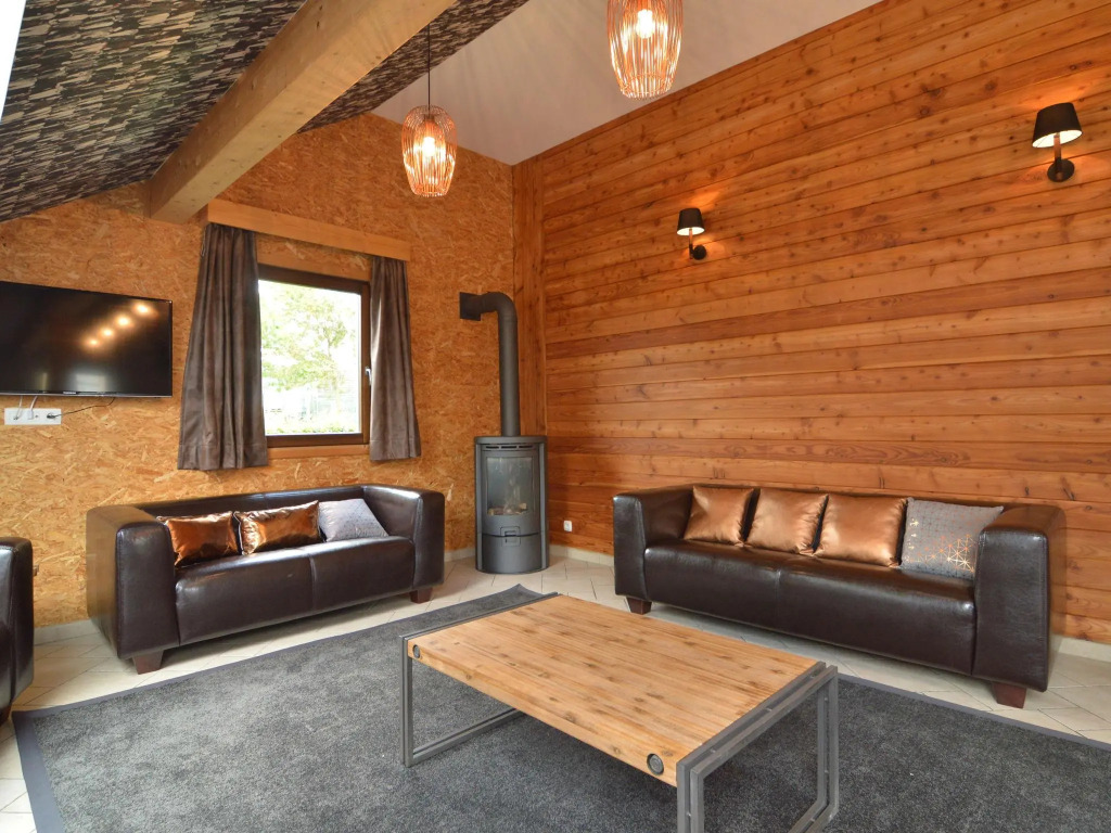Gorgeous Holiday Home in Waimes With In-house Theatre & Pool