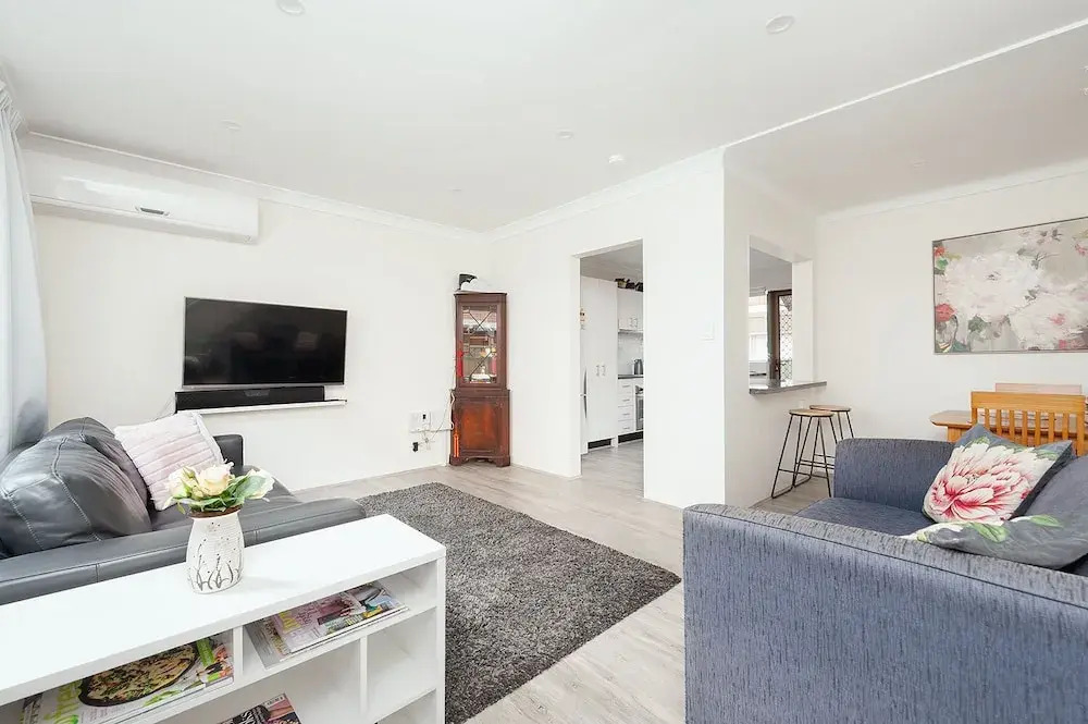 Comfy & Convenient Homebush West