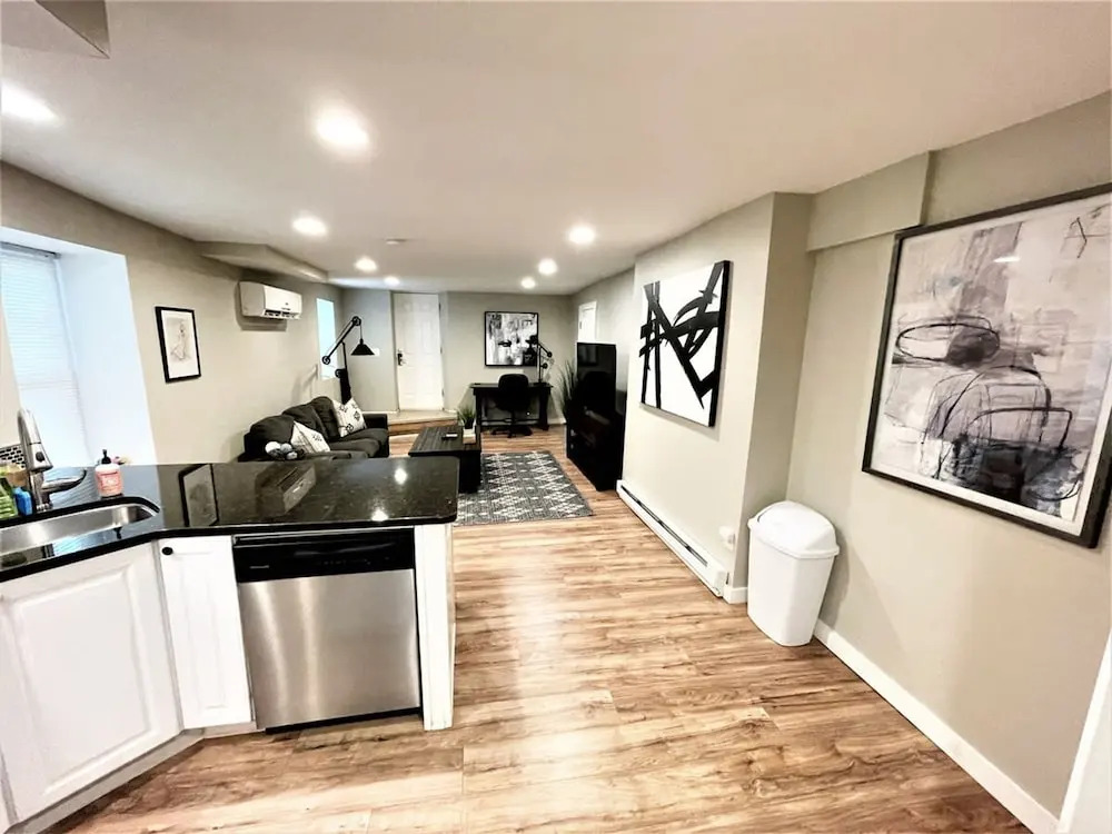 Boardwalk- Large Modern Unit With King bed Fast Wifi Free Coffee and Easy Parking