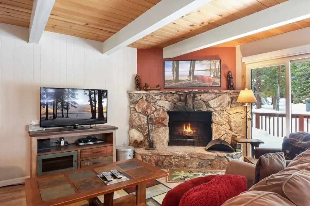 Roycraft Dog Friendly Cabin by RedAwning