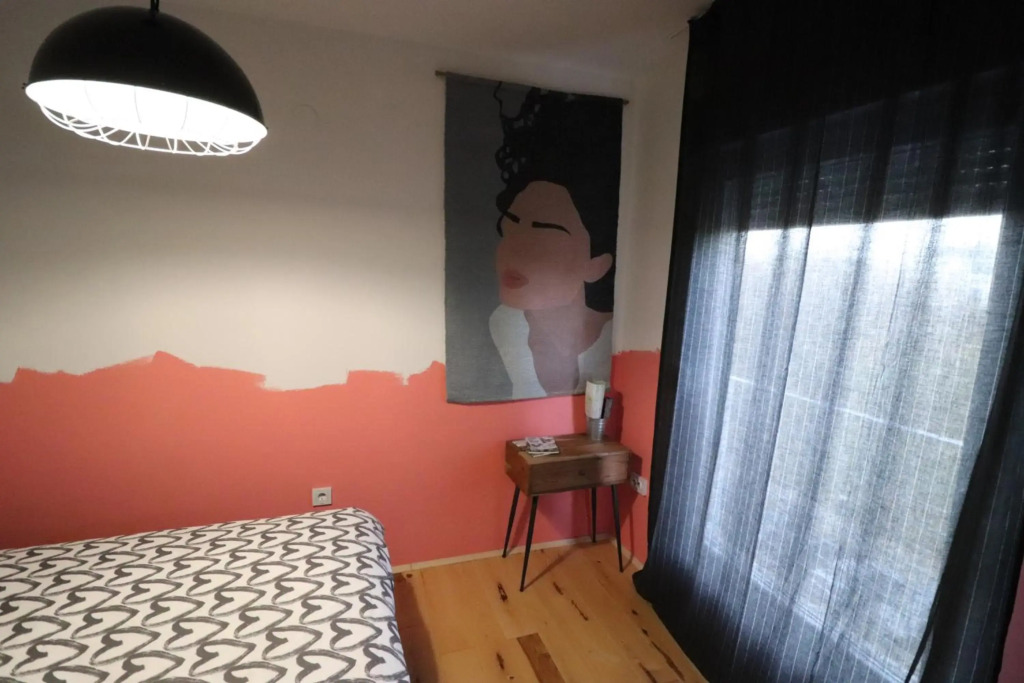 Room Emma,between bus and train station,Netflix,speed Wi-Fi