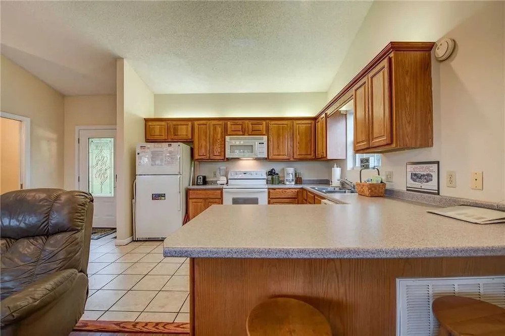 Twin View 2 Bedroom Mountain View Home with Hot Tub