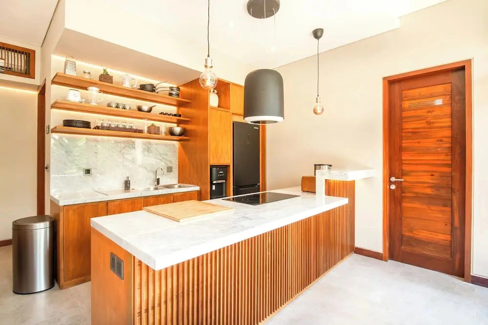 Luxury 6BR Canggu 400m to Finns Beach