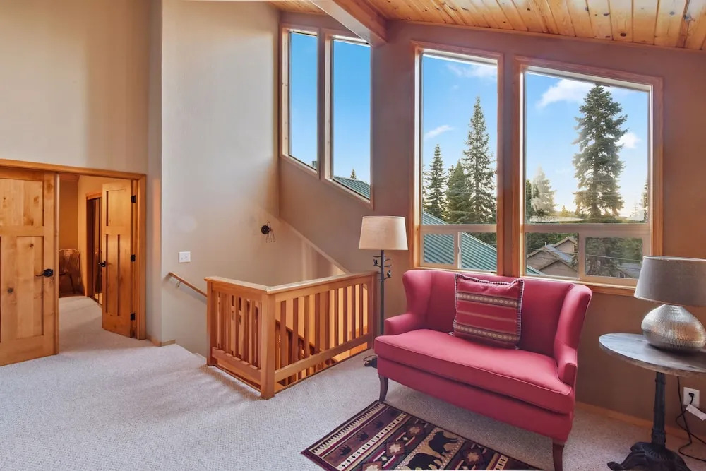 New Listing! Tahoe Donner Ski W/ Hot Tub 3 Bedroom Home