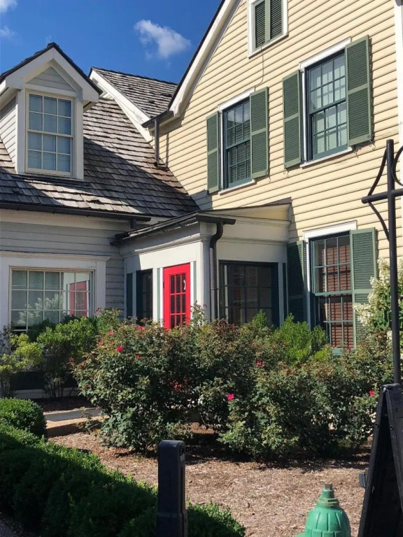 Howards Creek Inn