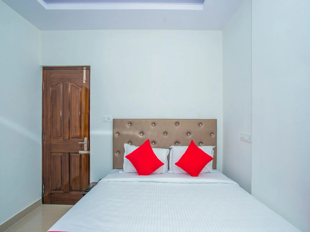 OYO 16939 Ne Westend Suites