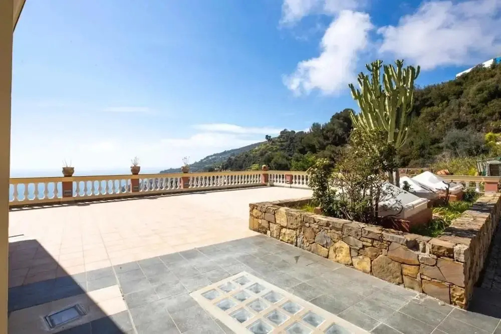 Villa Paradise-Sleeps 20-Pool-Sea Views-pets