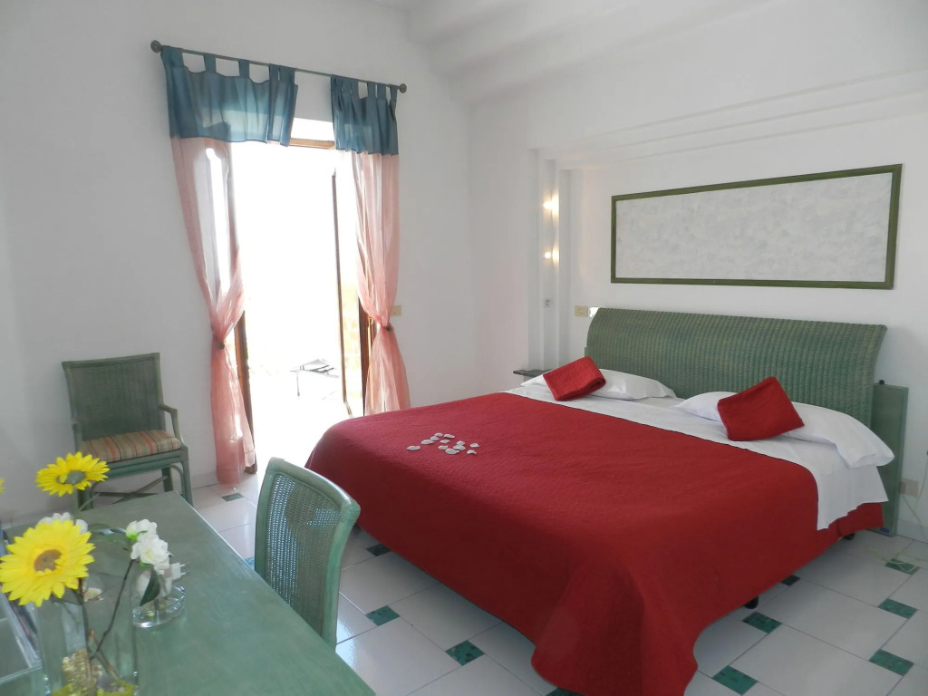 Hotel Holiday