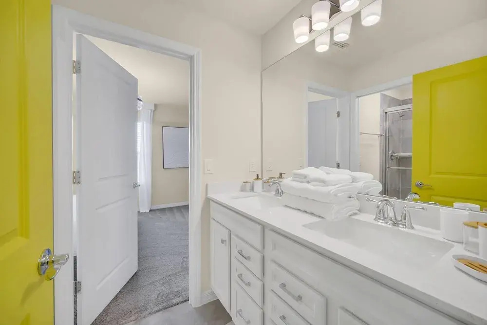 Chic 10br Retreat With Themed Rooms & Pool