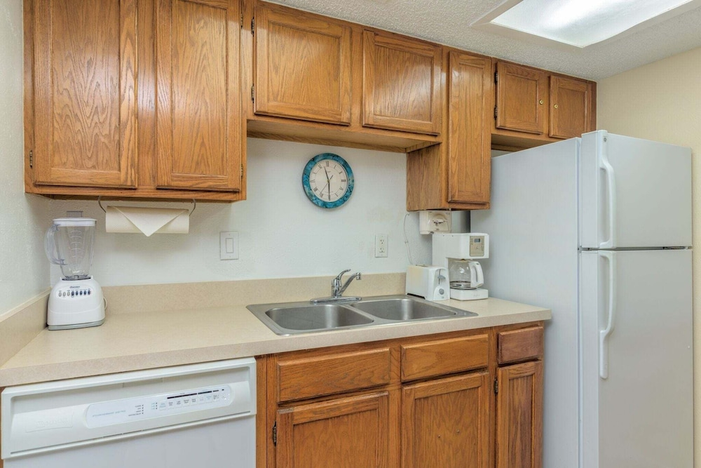 Tiki 208 - 1br Condo With Balcony And Smart Tv 1 Bedroom Condo