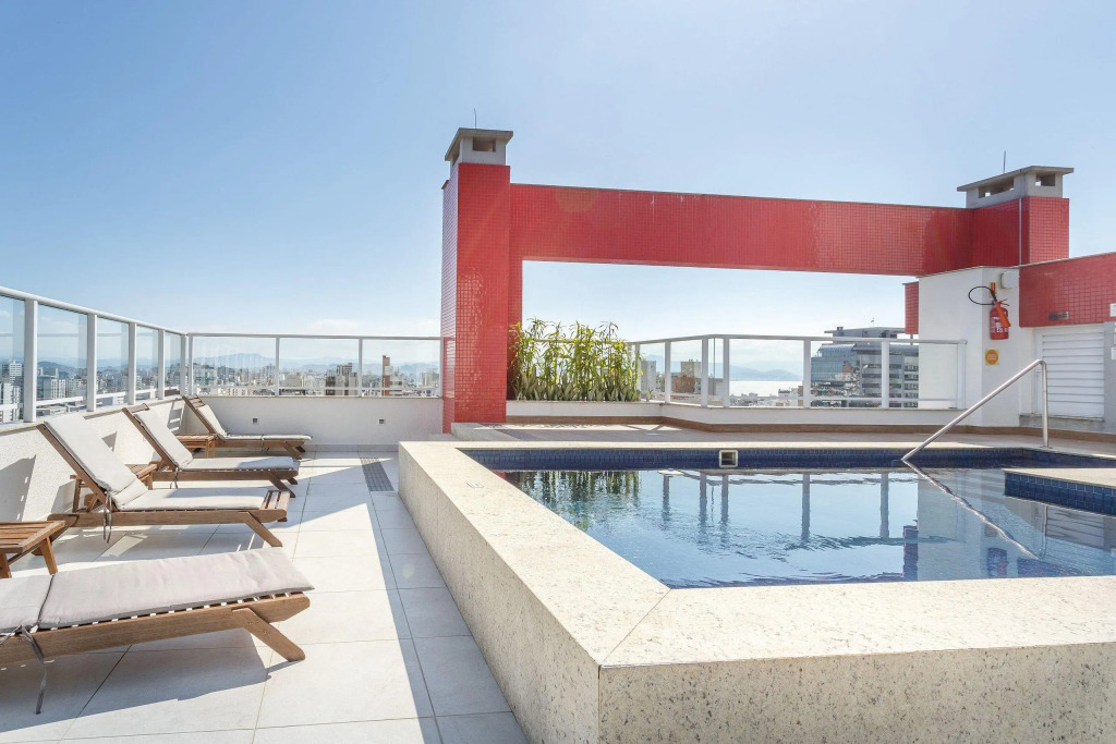 Apto no centro com piscina RRI103