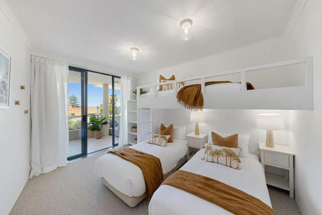 Unit 2 21 Park Cres Modern Stylish apartment