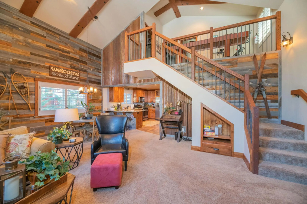 Silver Pine Lodge
