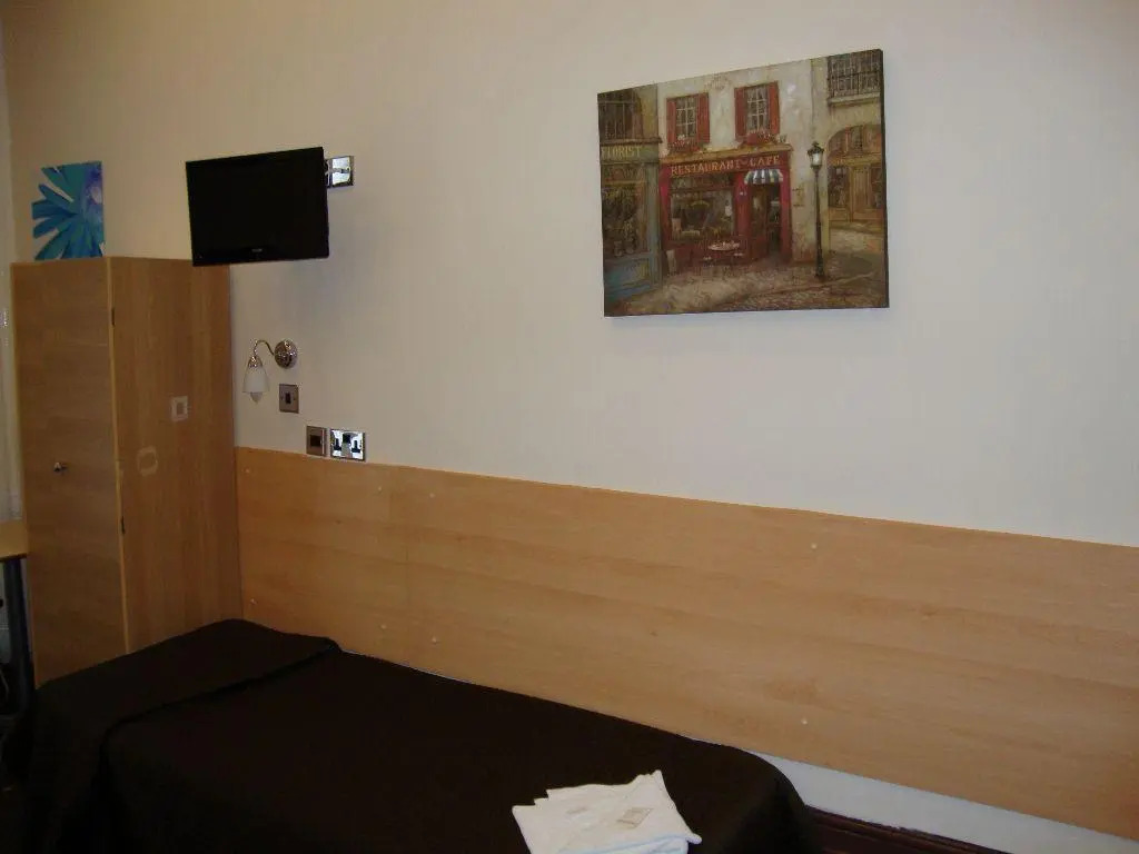 Tonys House Hotel