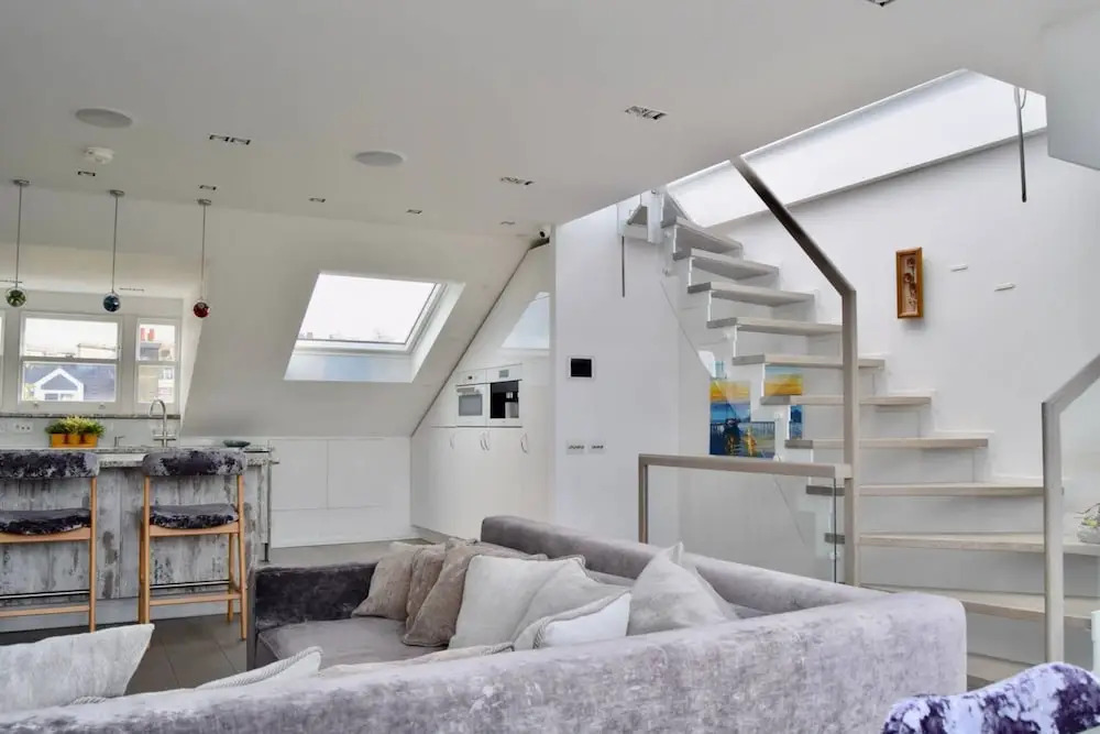 Bright and Stylish Apartment In Little Venice