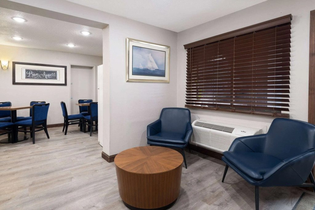 Days Inn & Suites by Wyndham Kokomo