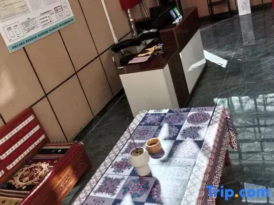 Yaju Homestay Youth Hostel (Dukezong Ancient City East Gate)