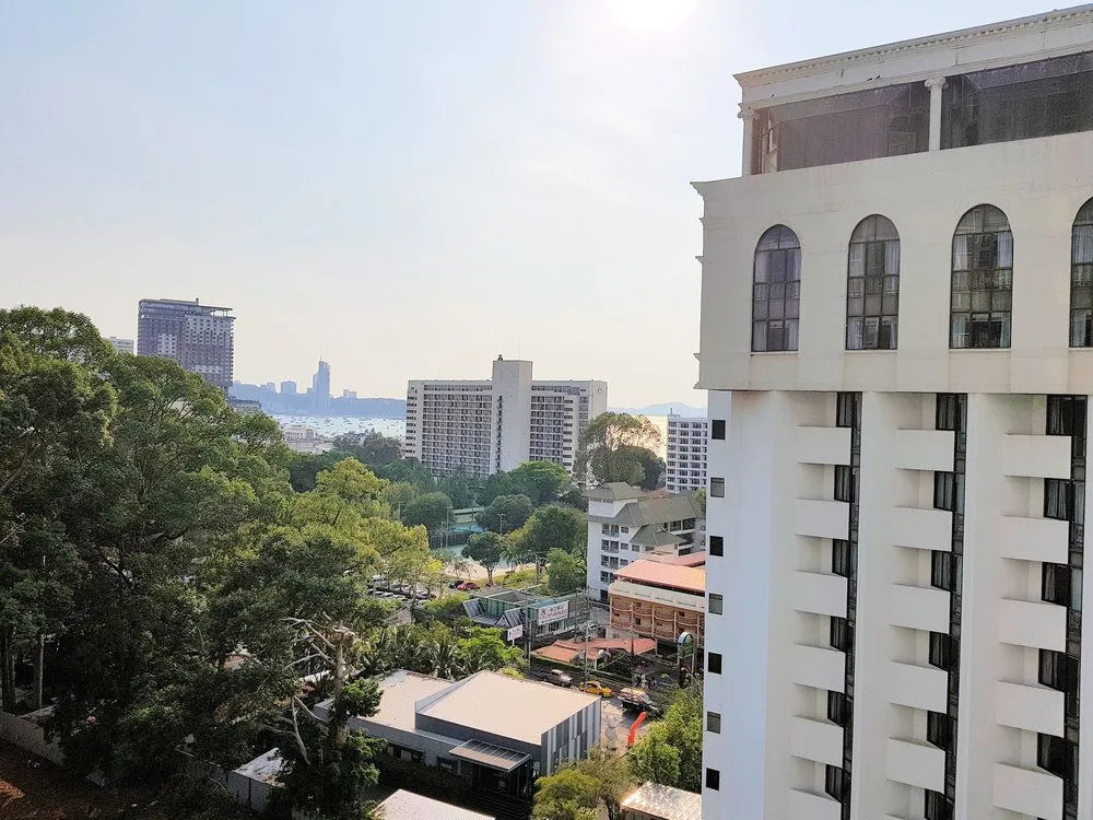 1BR Centric Sea 115 With Infinity Pool