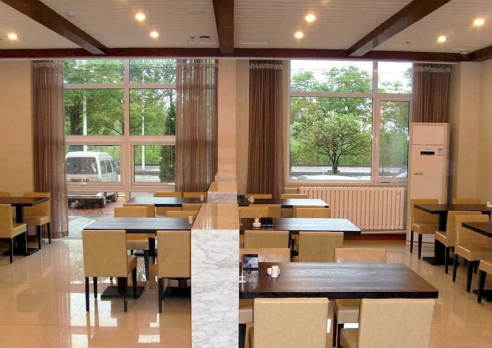 Qingdao Yuangu Town Business Hotel