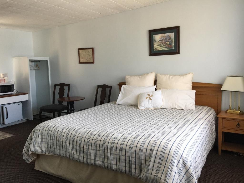 Lakeside Inn