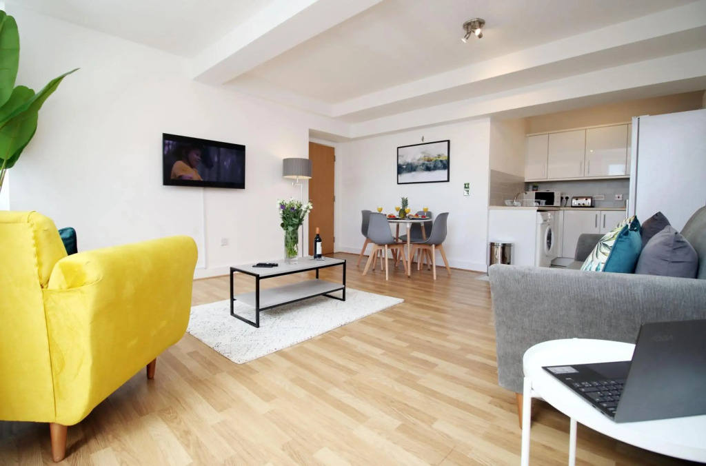 St Thomas Loft Views, SA1, by Stay South Wales - Sleeps 4 - Free WiFi & Parking