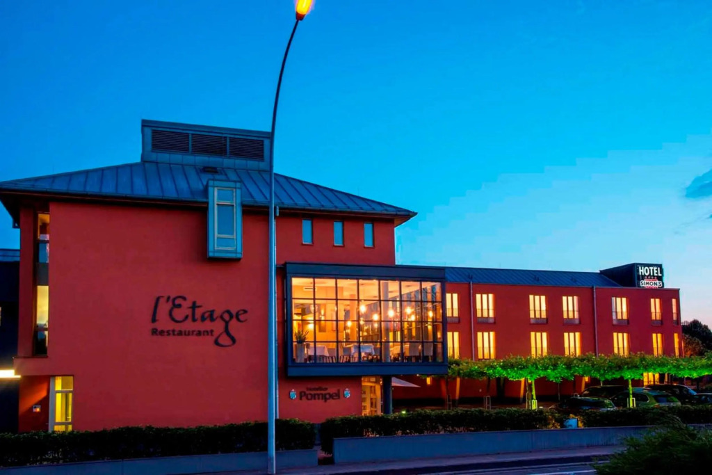 Hotel Simons Plaza