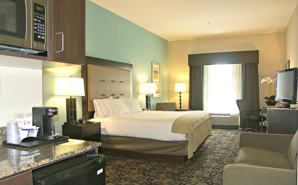 Holiday Inn Express & Suites - Cleveland Northwest by IHG