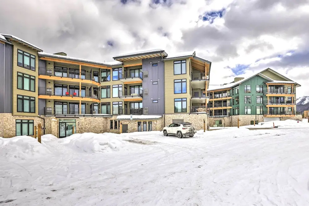 Condo w/ Mountain Views in Heart of Downtown!