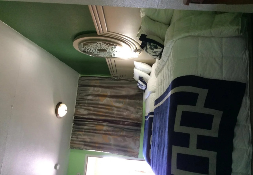 Crown Motel