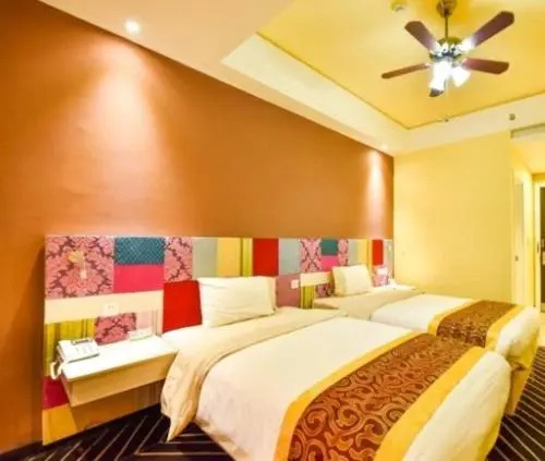 Zhanghe Hotel (Haikou Xiuying Port West Bus Station)