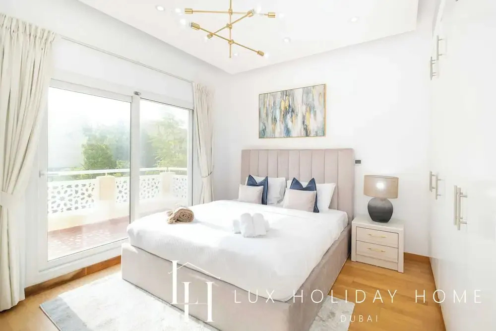 LUX The Meadows 5 Bed Villa