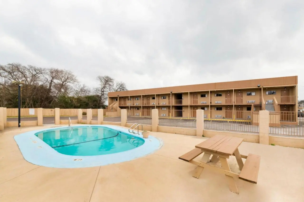 Oyo Hotel San Antonio Lackland AFB Seaworld Hwy 90 W