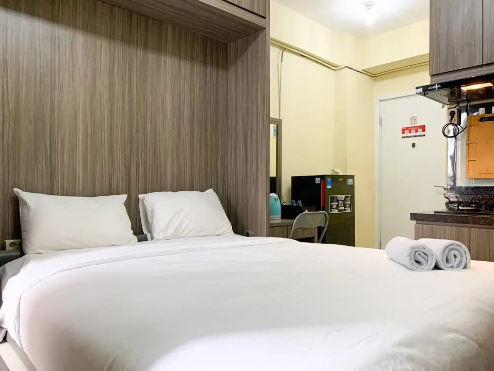 Homey And Tidy Studio At Green Pramuka City Apartment