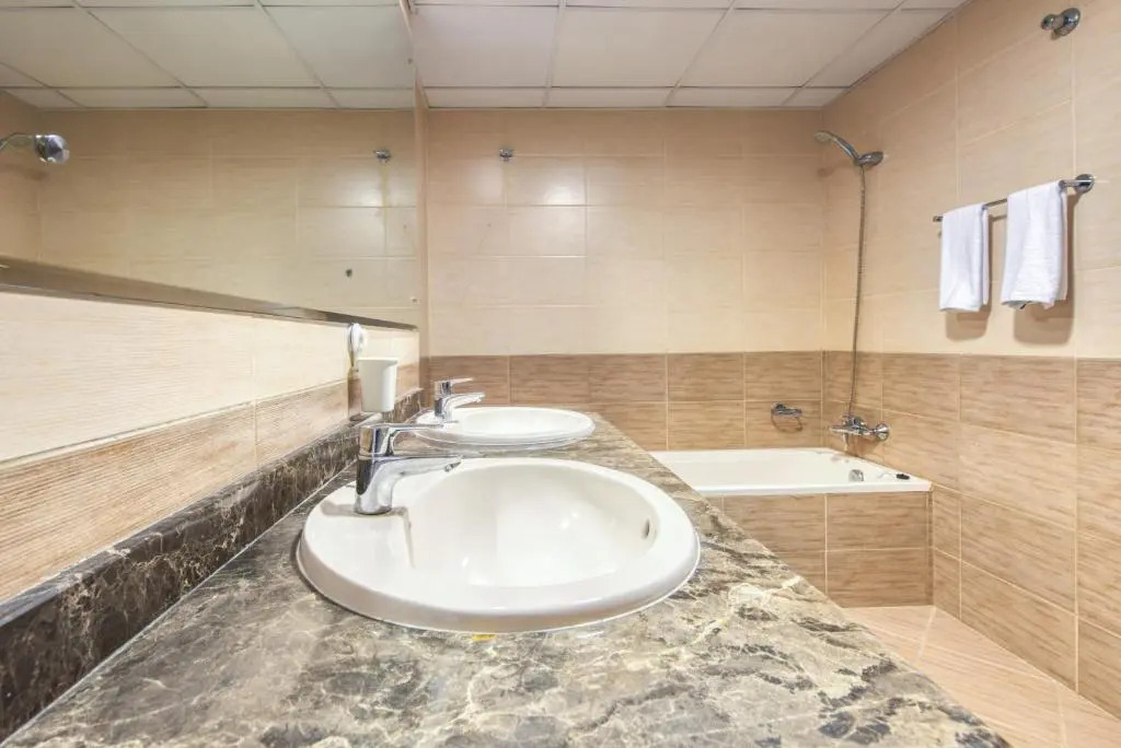 RH- Lagoon Apartments in Ras Al Khaimah, Sunny 3BR near public beach