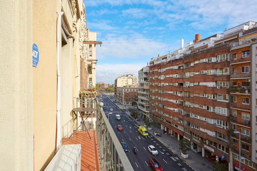 42ARA156 - Spacious apartment in Eixample