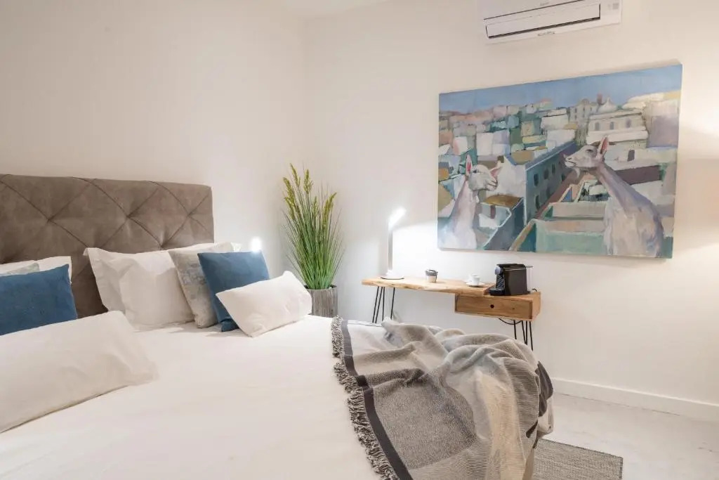 Eleven, Boutique luxury house & garden