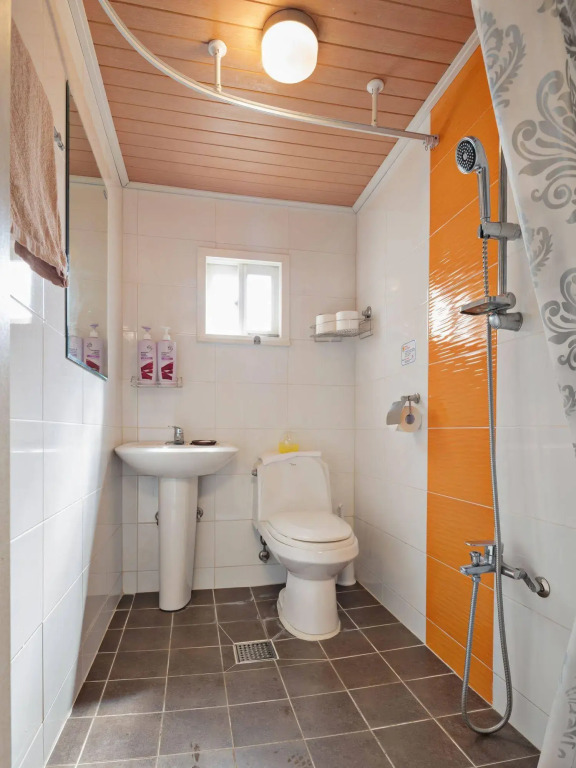 Cozzzy Guest House - Hostel