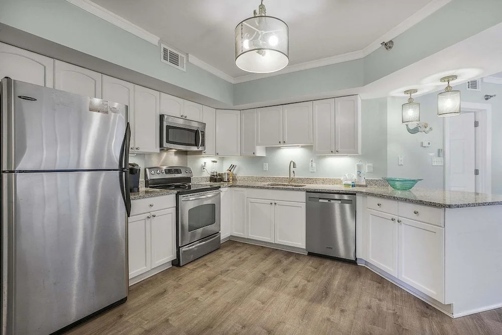Windward Pointe 304- Pristine Amenities Galore