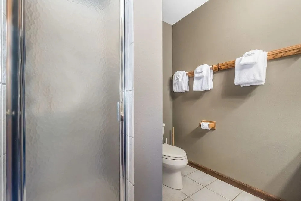 Cascade -- Ev #6148 6 Bedroom Townhouse by RedAwning