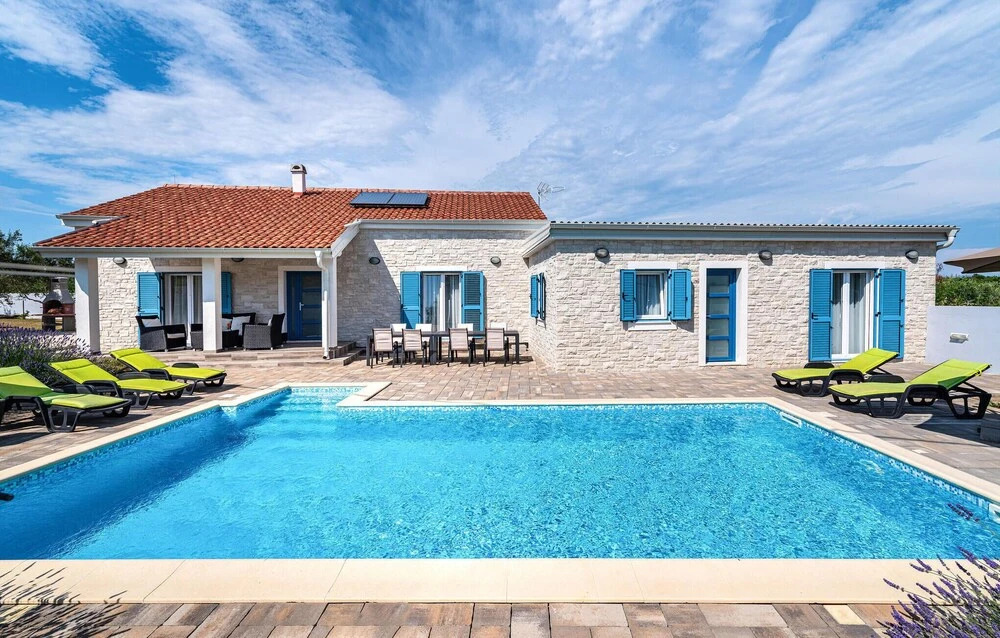 Lovely Home In Privlaka