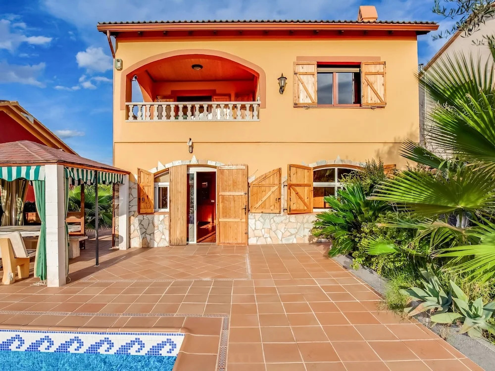 Holiday Home in Vendrell near Costa Dorada Beach