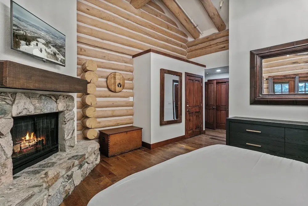 Pine Inn at Trail's End Lodge - Three Bedroom Residence with Den and Spa #5 3 Condo
