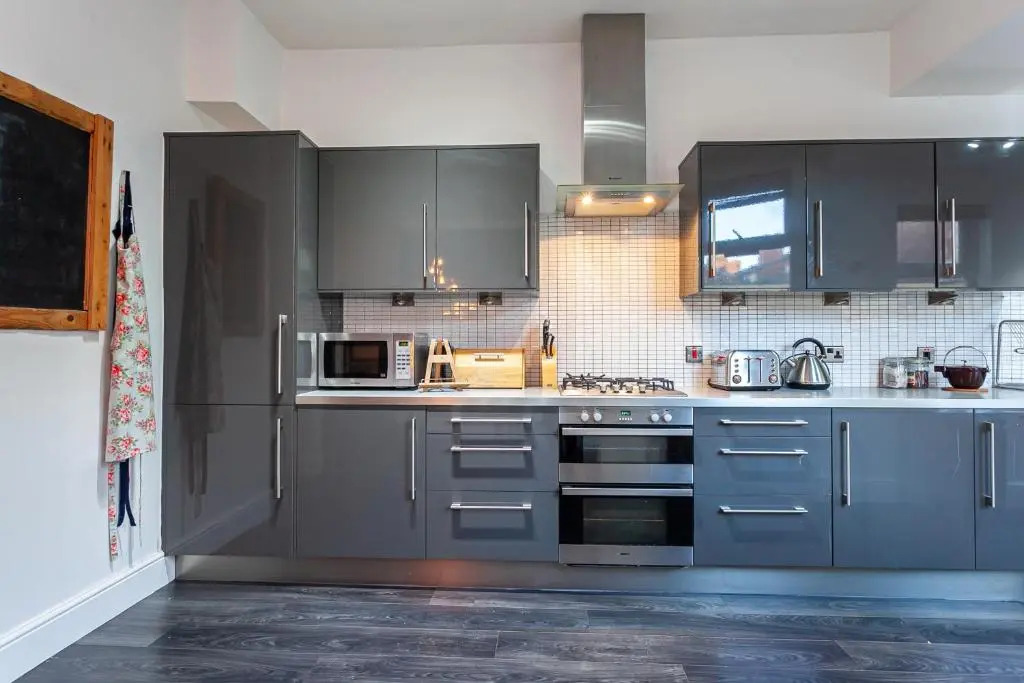 Large and Luminous Liverpool Home With Garden