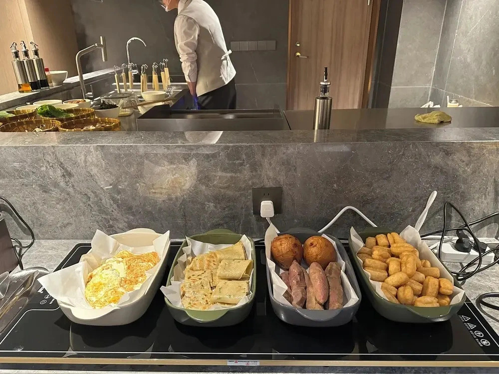 Echarm Plus Hotel
