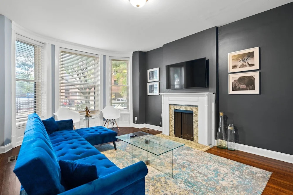 Historic Designer Lincoln Park Retreat Sleeps 14 by AllSet Turnover