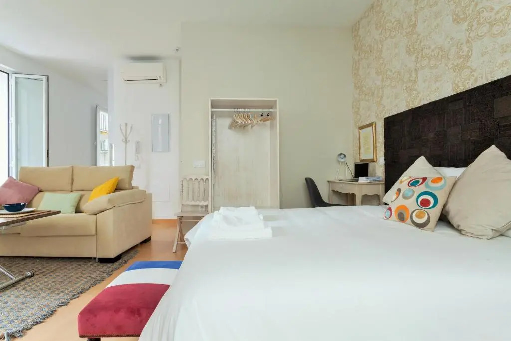 Hostly Acetres 1A loft in city center, comunal terrace, fibre,parking optional