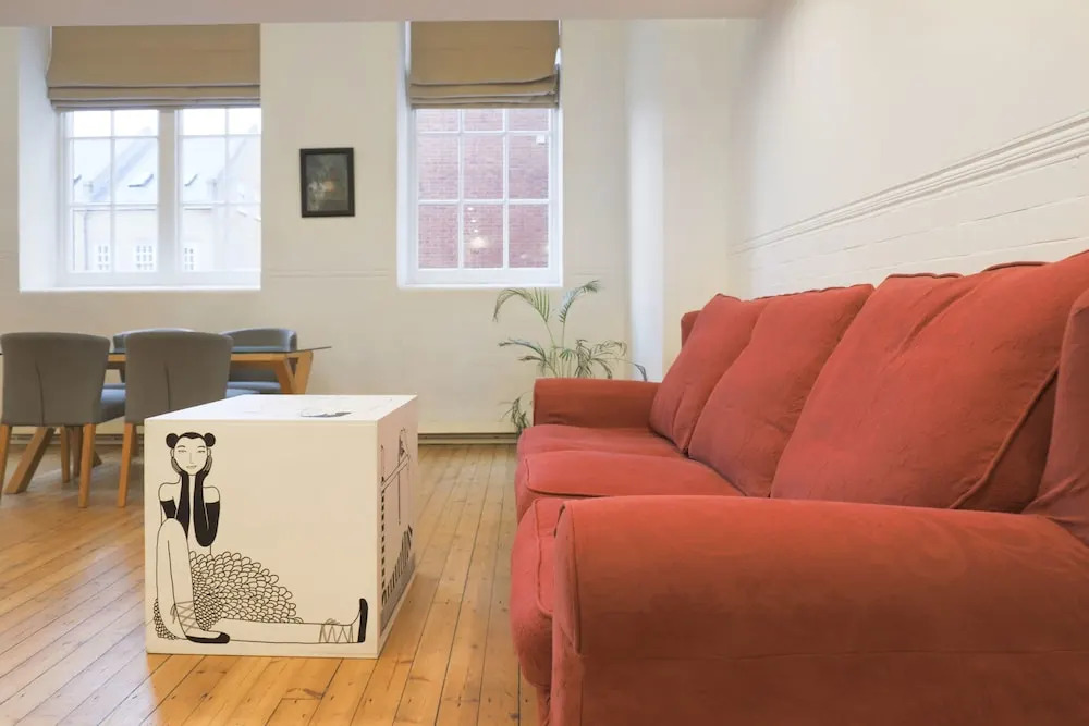 Stylish Loft-style Apartment Close to Overground