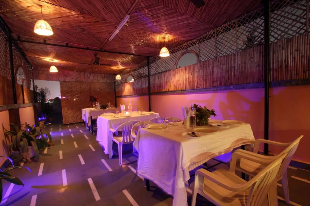 Star view by Hotel Black mooncouple friendly Near Rk ashram Metro
