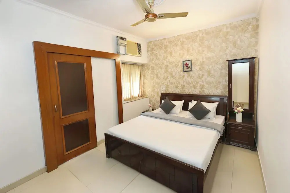 Amber Crest by Redolive10min ~airportdelhi2bhk